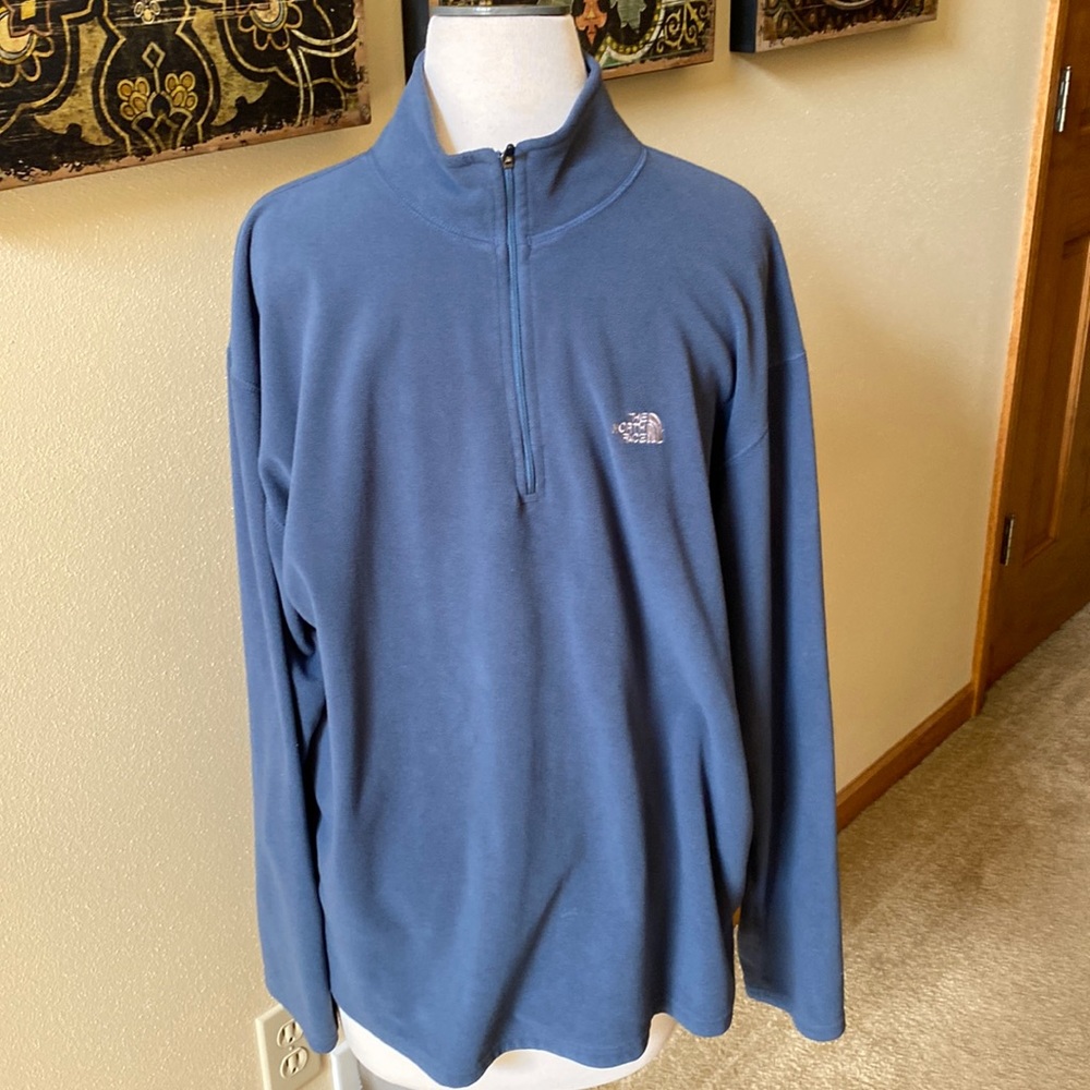 Men’s North Face TKA 100 steel blue 1/4 zip fleece pullover.